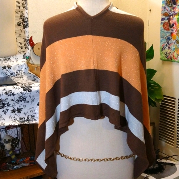 Mustard brown and white  with real silver threads.. vintage poncho/shawl💜. - Picture 5 of 6